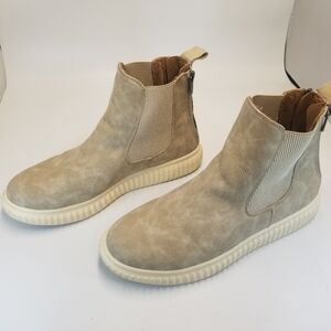 Blowfish 4 Earth Malibu Womans Size 10 Cream Color Faux Suede Chelsea Boot Shoe